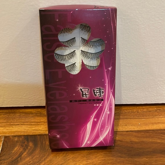 False lashes - Picture 1 of 2